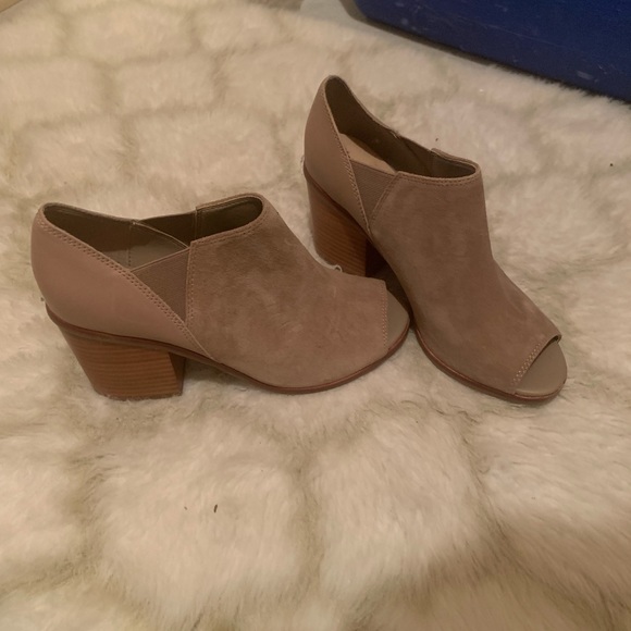 Tan suede/leather aldo open toe booties - Picture 2 of 3